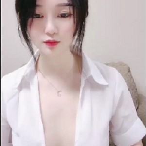 网红美少女喵小萌，温柔的蛋蛋，精灵般的手指，给你带来美好的生活